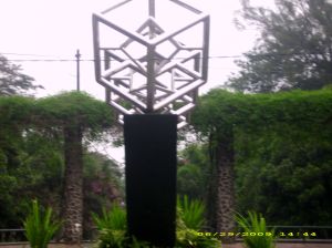 Monumen Taman Ganesha terbuat dari baja anti karat